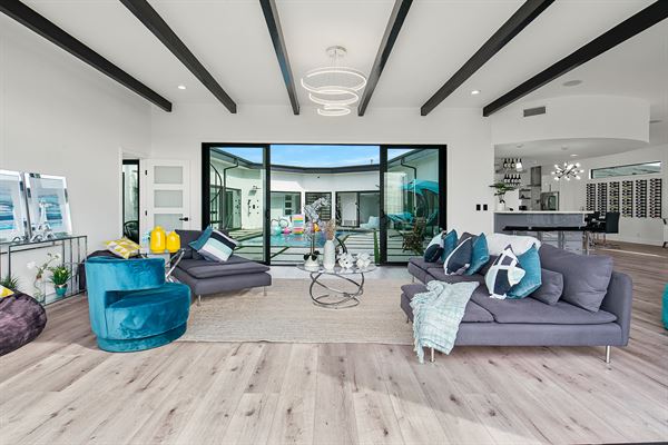 Paradise Mansion with Los Angeles 360 Views