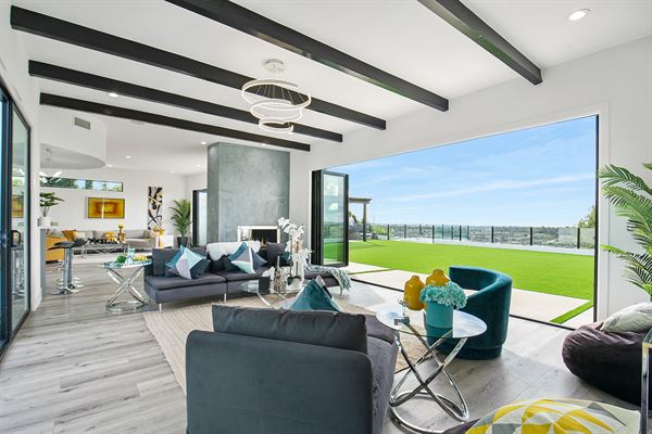 Paradise Mansion with Los Angeles 360 Views