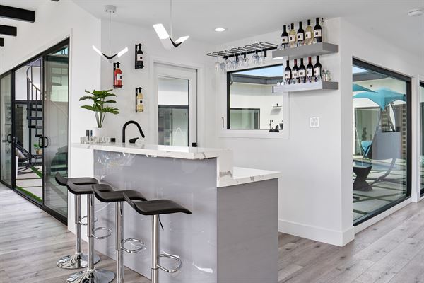 Paradise Mansion with Los Angeles 360 Views