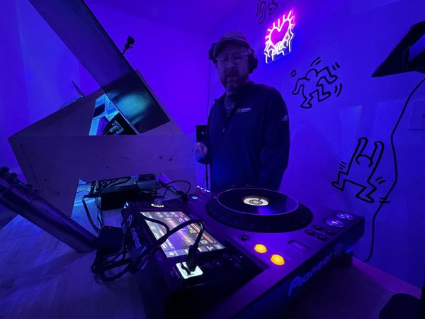 Guthrie Entertainment/Cameron Kelly