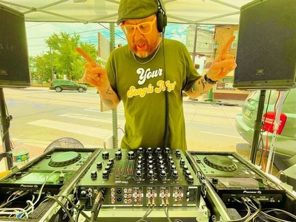 Guthrie Entertainment/Cameron Kelly