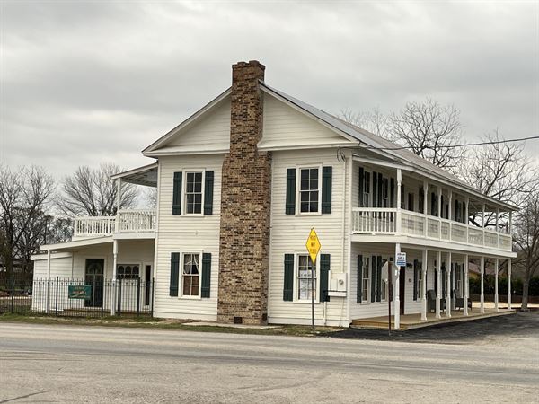 The La Coste City Hotel