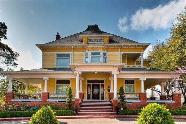 The Heard-Craig Art Center & Museum