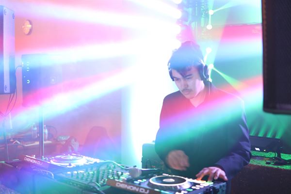 Newswivel DJ Services