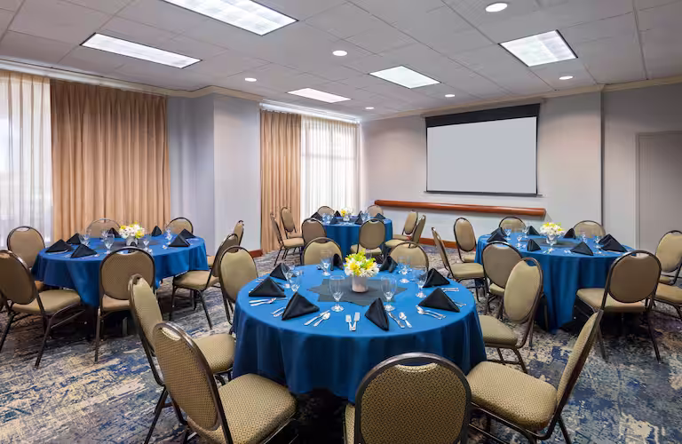 Hampton Inn & Suites Kansas City-Country Club Plaza