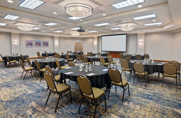 Hampton Inn & Suites Kansas City-Country Club Plaza