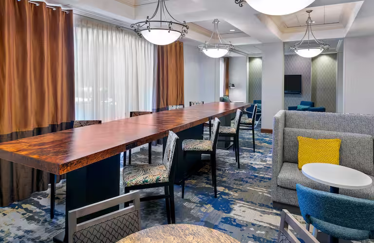 Hampton Inn & Suites Kansas City-Country Club Plaza