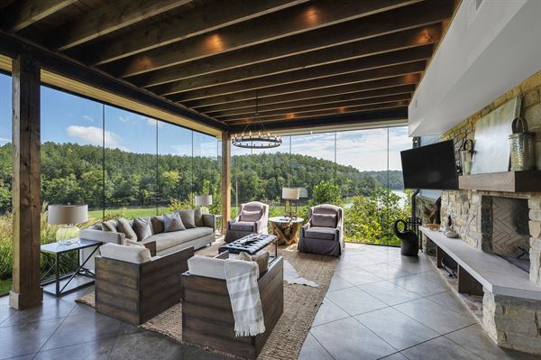 The Barn at Smith Lake