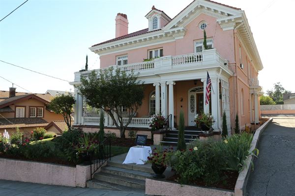 The Pendleton House Bed And Breakfast