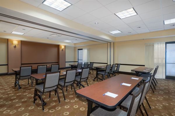 Wyndham Garden Kansas City Airport