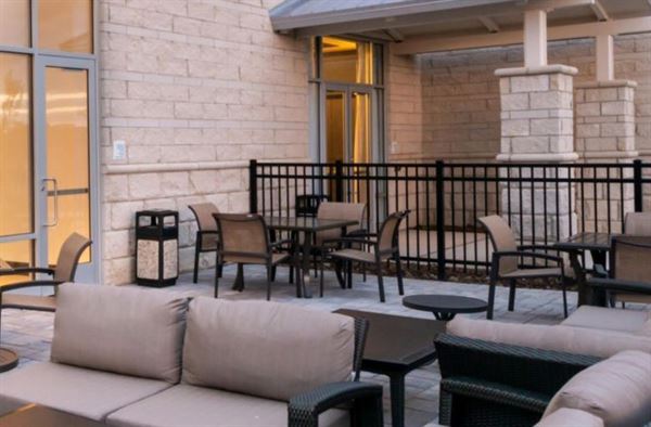 Holiday Inn & Suites Farmington Hills