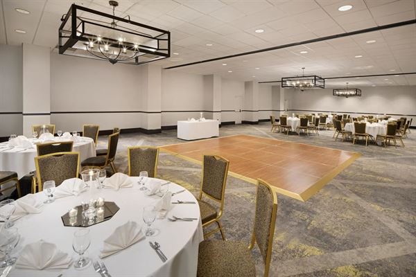 Embassy Suites by Hilton Dallas Park Central Area