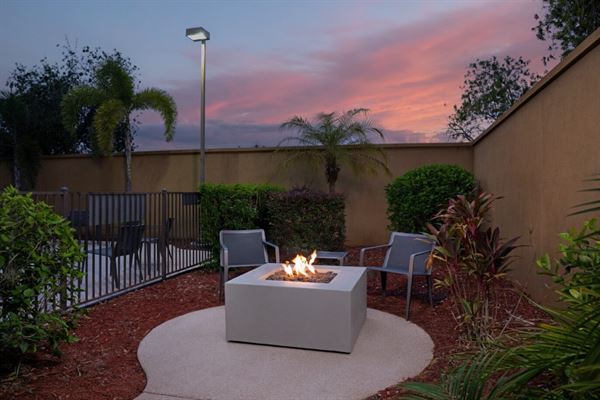 Courtyard by Marriott Lakeland/Lakeside Village