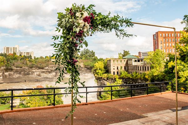 La Luna Restaurant and Banquet Hall