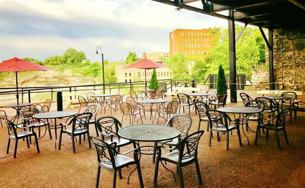 La Luna Restaurant and Banquet Hall