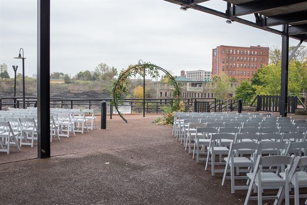 La Luna Restaurant and Banquet Hall