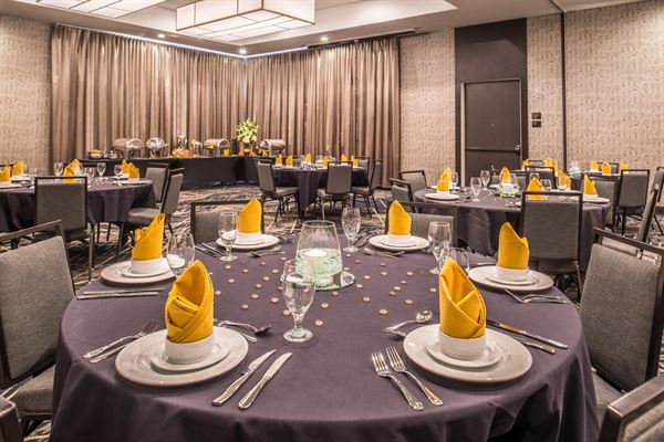 DoubleTree by Hilton Lafayette East