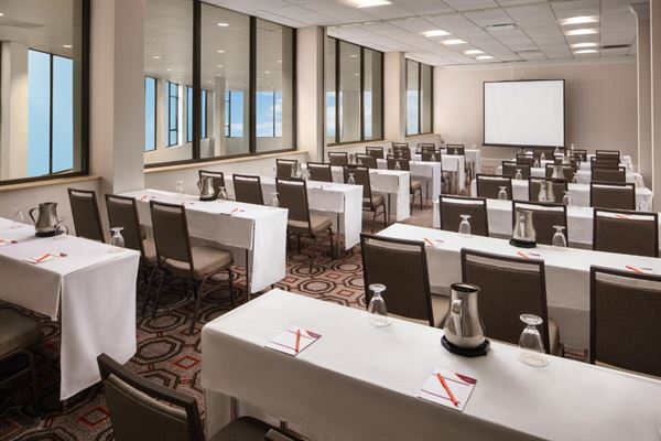 Crowne Plaza Dallas-Market Center