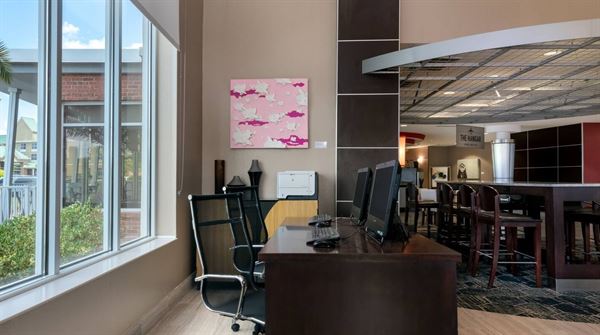 DoubleTree by Hilton Hotel Savannah Airport