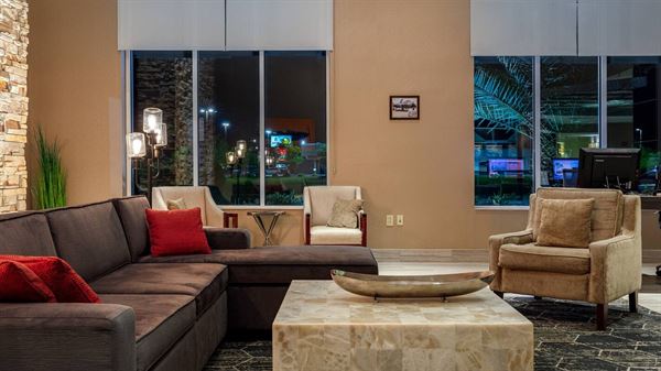 DoubleTree by Hilton Hotel Savannah Airport