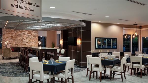 DoubleTree by Hilton Hotel Savannah Airport