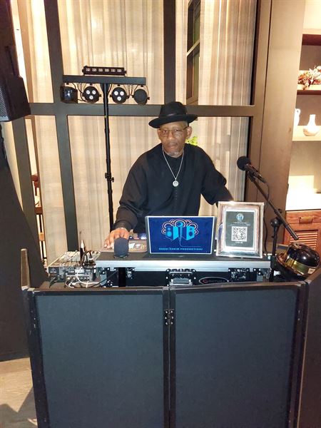 MacNificent Entertainment LLC