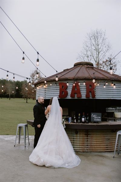 The Ole Oak Barn Wedding and Event Venue