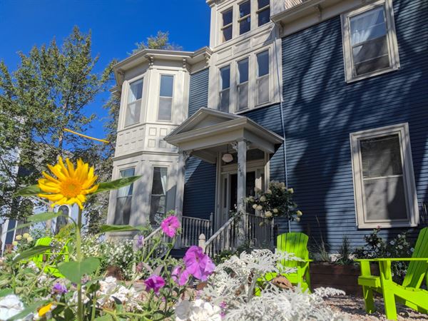 Carlisle House Inn & Tea Room