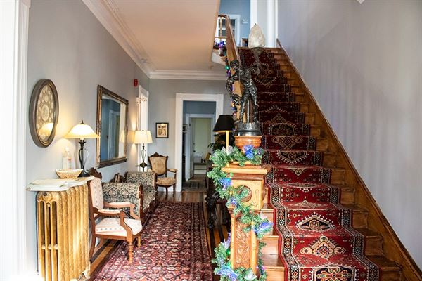 Carlisle House Inn & Tea Room