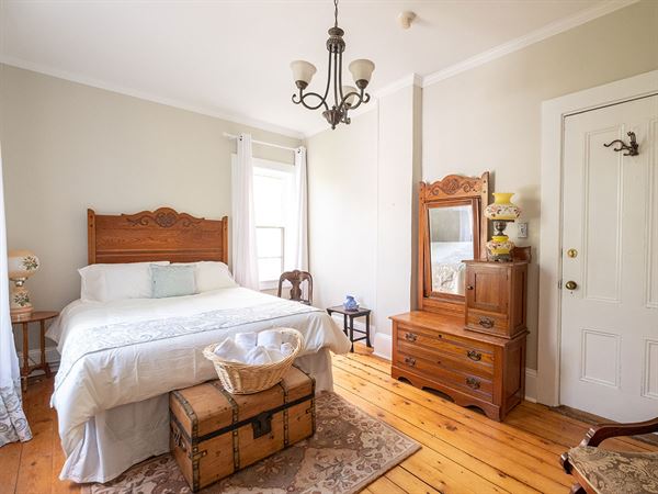 Carlisle House Inn & Tea Room