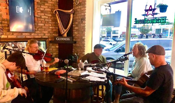 The Galway Shawl Irish Pub