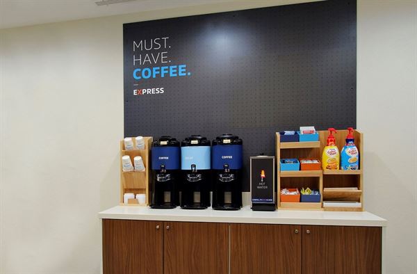 Holiday Inn Express & Suites Marshall