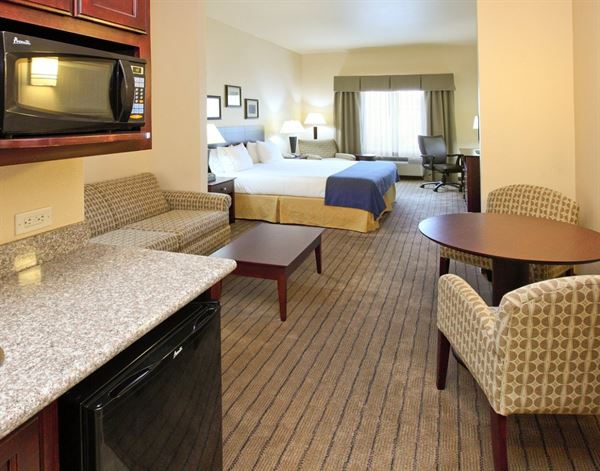 Holiday Inn Express & Suites Marshall