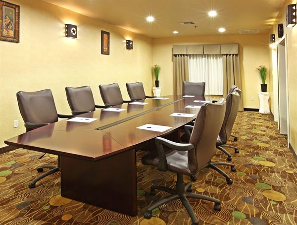 Holiday Inn Express & Suites Marshall