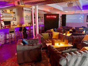 "Bar Island" / Dancefloor for up to 40