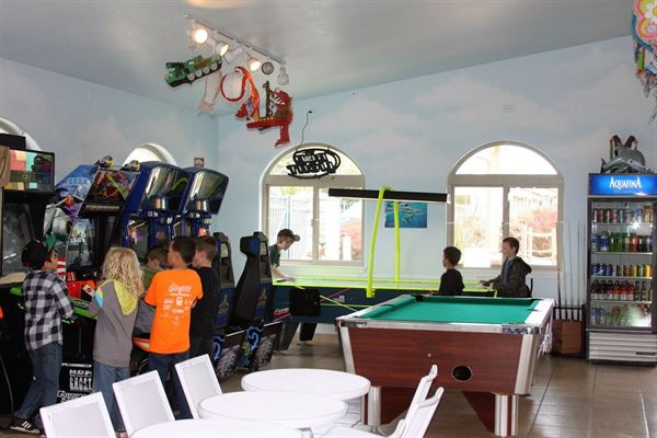 Emerald Dolphin Inn & Mini Golf