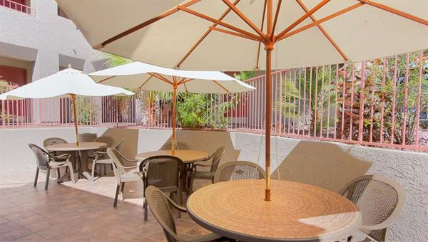 Best Western - InnSuites Tucson Foothills Hotel & Suites