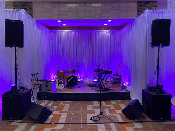 Mahogany Sound Stage