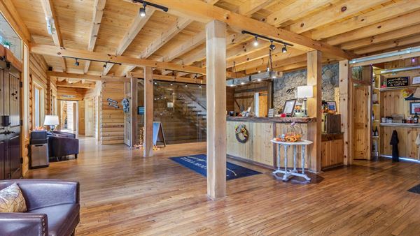 Lydia Mountain Lodge & Log Cabins