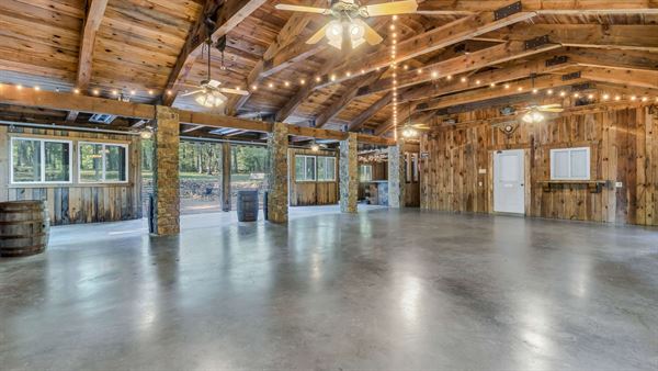 Lydia Mountain Lodge & Log Cabins