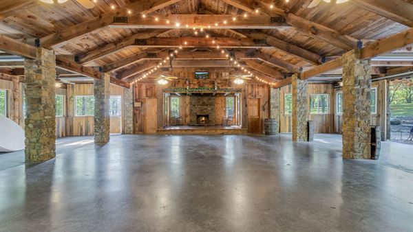 Lydia Mountain Lodge & Log Cabins