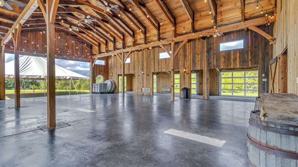 Lydia Mountain Lodge & Log Cabins