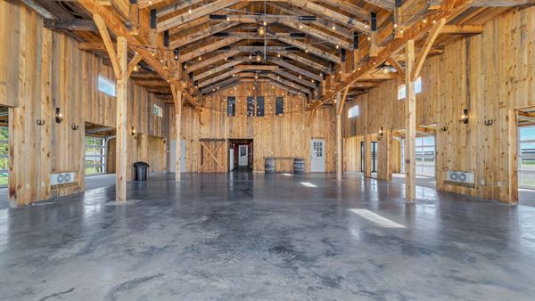 Lydia Mountain Lodge & Log Cabins