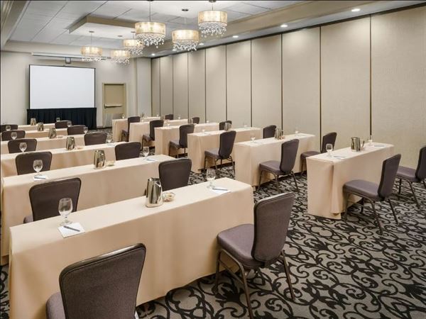 Crowne Plaza Phoenix Airport - PHX