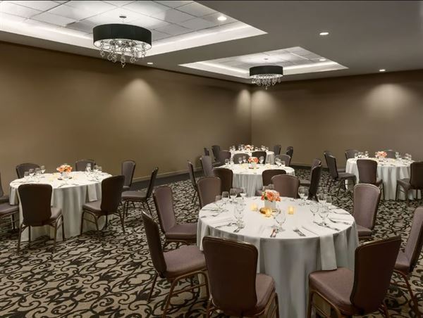 Crowne Plaza Phoenix Airport - PHX