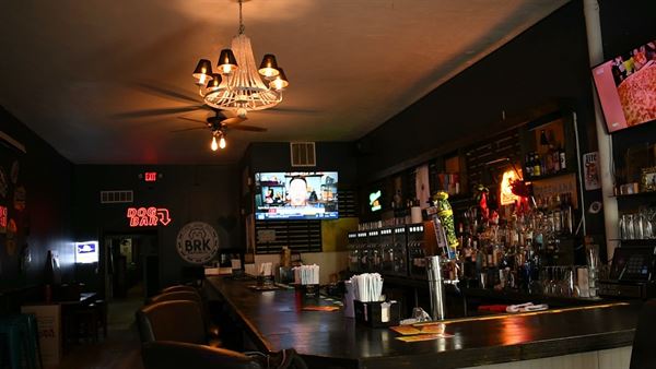 Lucky's Bar FREE USE PARTY VENUE