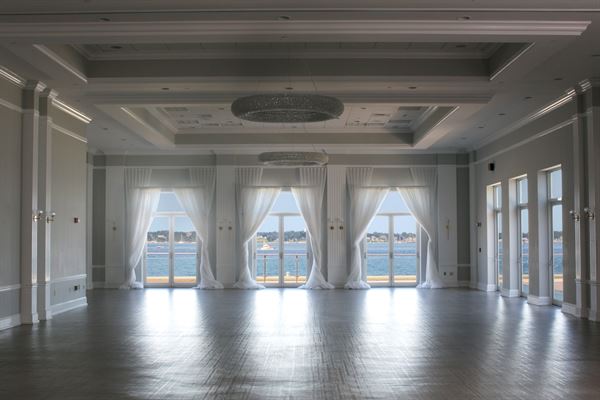 Newport Harbor Island Resort