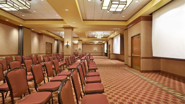 Embassy Suites by Hilton Hot Springs Hotel & Spa