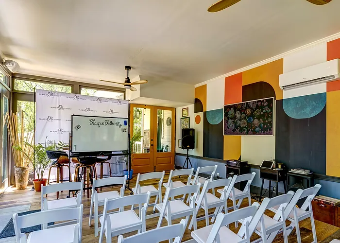 Multi-purpose Entertainment Room