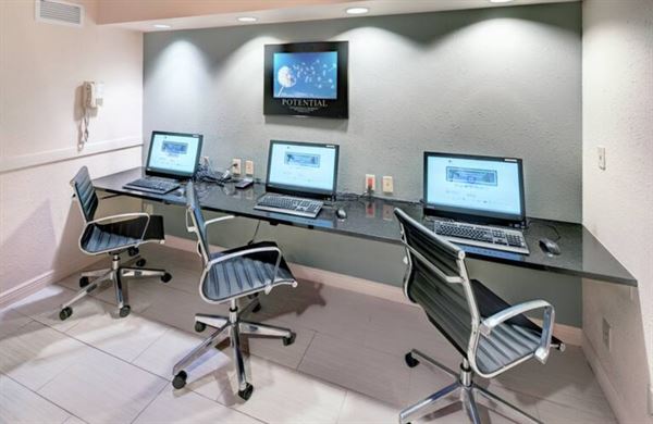 DoubleTree by Hilton Milwaukee Downtown